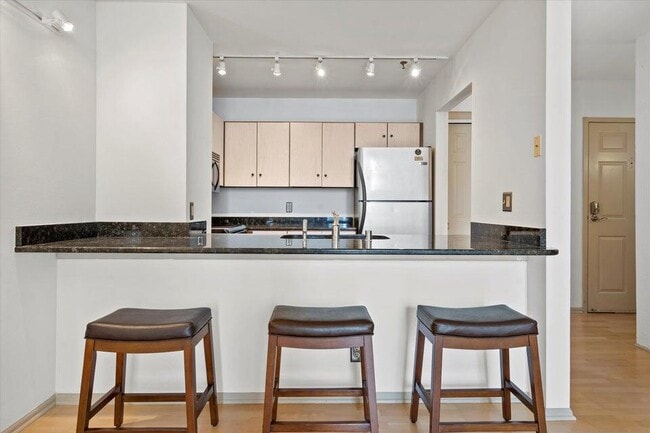 Foto del edificio - 270 E Highland Ave