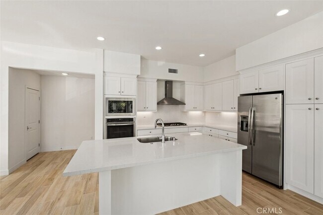 Foto del edificio - 765 Doheny Way