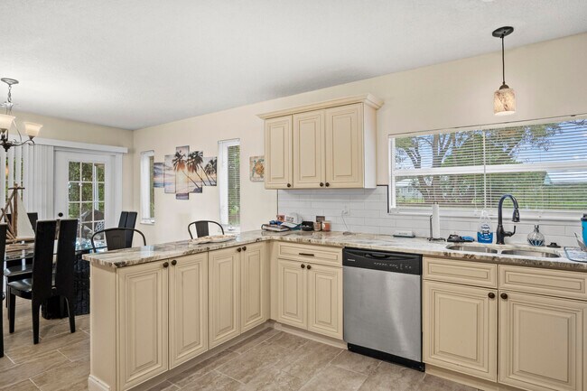 Building Photo - 232 SW Kimball Cir