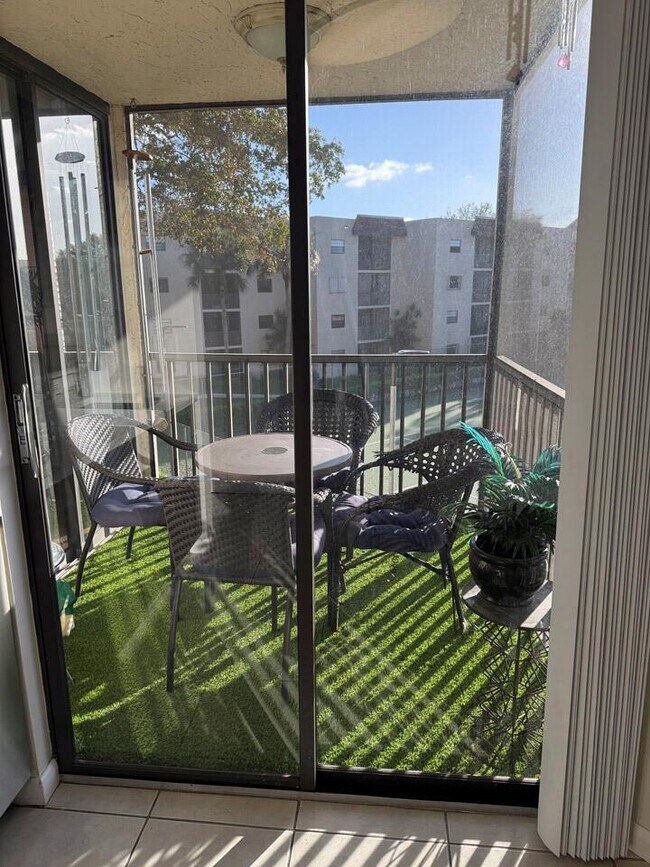 Foto del edificio - 10451 W Broward Blvd