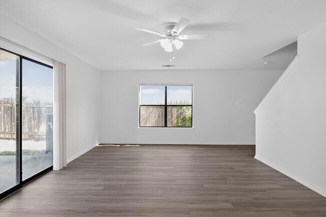 Foto del edificio - 1200 Keeshond Pl