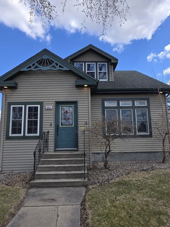 Building Photo - 1011 Cottonwood St