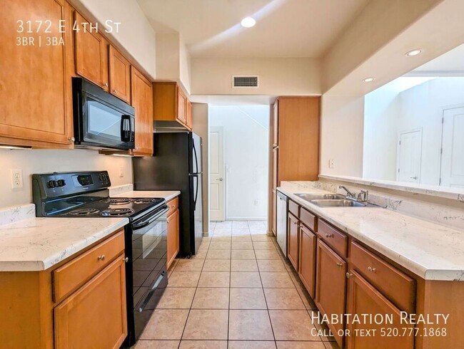 Foto del edificio - 3172 E 4th St