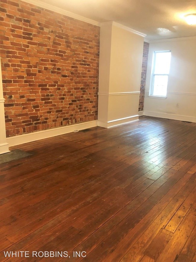 Building Photo - 2 br, 1 bath House - 1538 N. Van Buren St