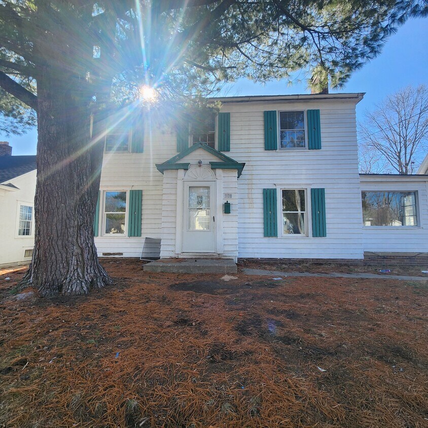 Foto principal - 208 E Roselawn St