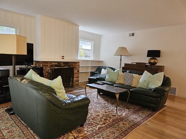 Foto del edificio - Charming 3 Bedroom Home in Southgate Neigh...