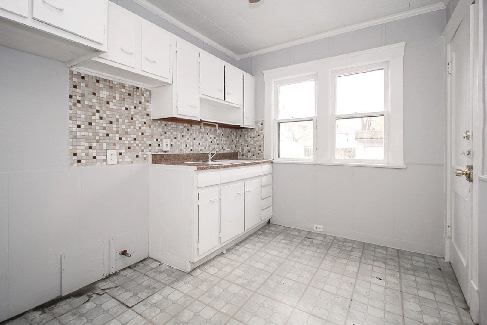 1909 Treadway Ave Cleveland, OH 44109 – photo 1