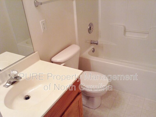 Building Photo - 977 Tiger Ln