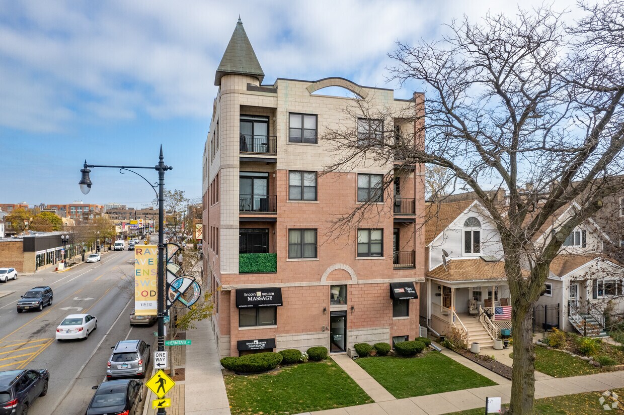 Building Photo - 1733-1735 W Lawrence Ave