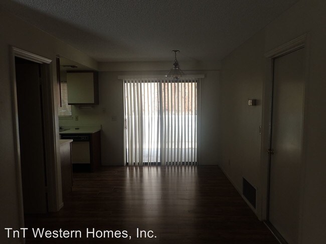 Building Photo - 628 W Graaf Ave