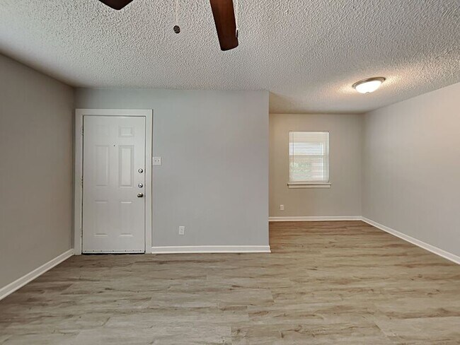 Foto del edificio - 4720 Kilpatrick Ave