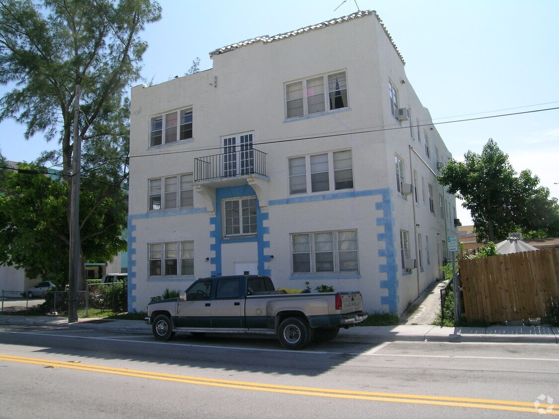Building Photo - 427 SW 8th Ave