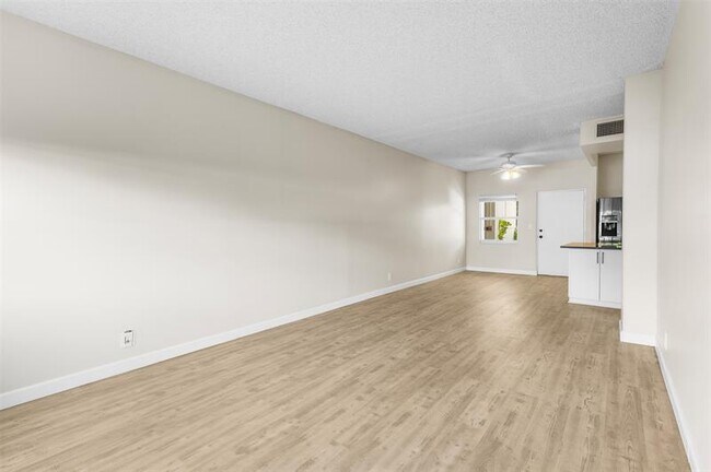 Foto del edificio - 2555 NE 11th St