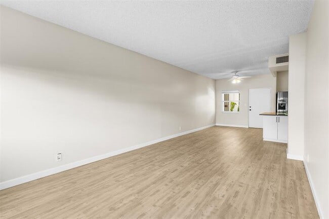 Building Photo - 2555 NE 11th St
