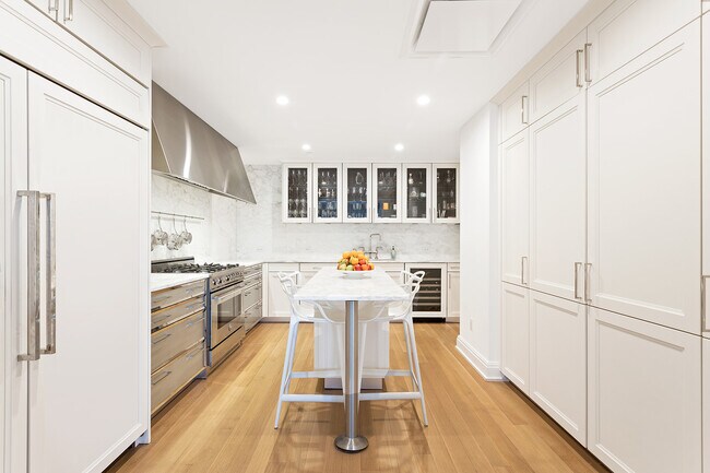 Kitchen - 200 E 79th St