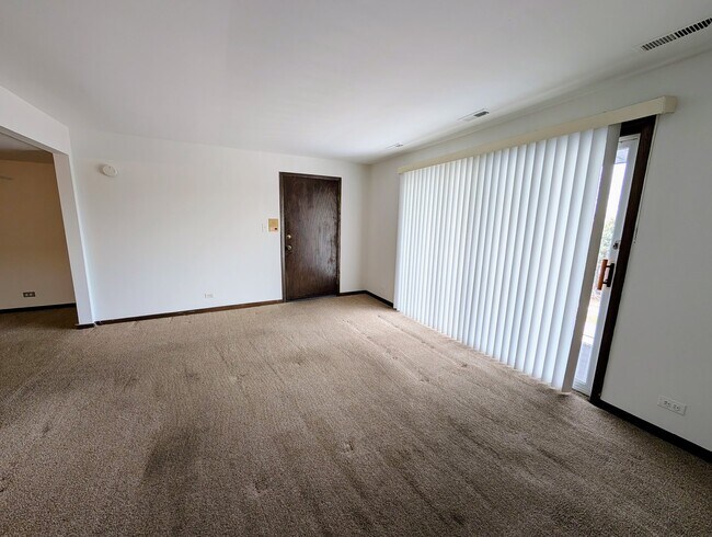 Foto del edificio - 8143 Marion Dr