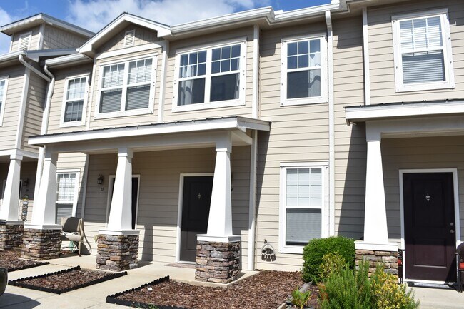 Foto del edificio - Like NEW 2 Bedroom 2.5 Bath Townhouse in V...