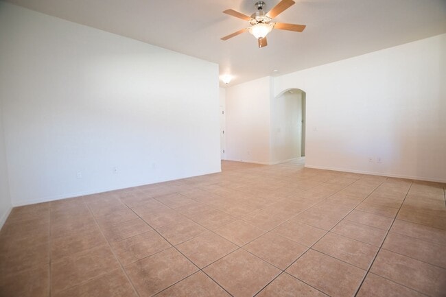 Foto del edificio - Charming 4 Bedroom, 3 Bath Home, with 2 Ca...