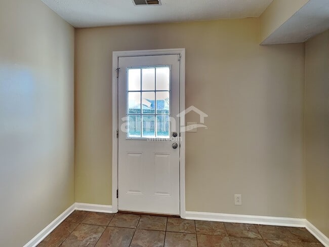 Building Photo - 1428 Westview Dr