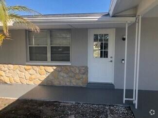 Building Photo - 4825 Tudor Dr