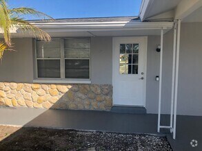 Building Photo - 4825 Tudor Dr