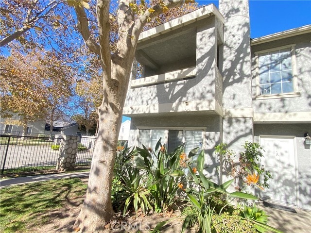 Building Photo - 156 W Walnut Ave