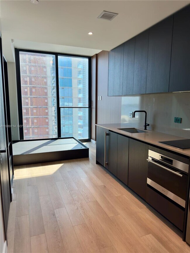 Foto del edificio - 20 NE 11th St