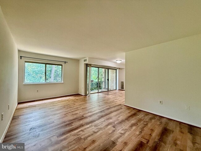 Building Photo - 12204 Braxfield Ct