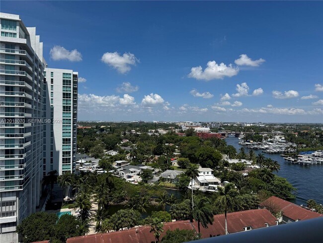 Foto del edificio - 1861 NW S River Dr
