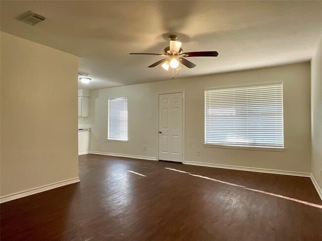 Building Photo - 4243 Bermuda Dr