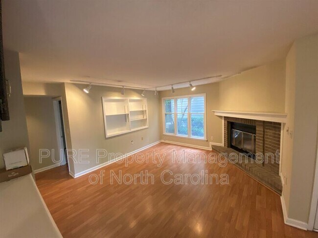 Foto del edificio - 415 W 8th St