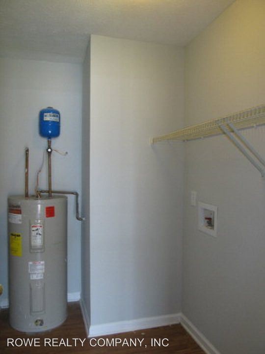 Foto del edificio - 4 br, 2 bath House - 8006 ROCKY CREEK DRIVE *