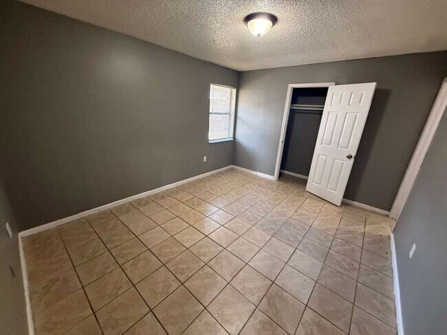 Foto del edificio - 2570-2572 Chestnut Woods Dr