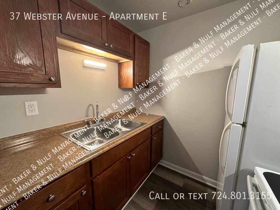 37 ster Ave Unit Apartment E, North Irwin, PA 15642 Room for Rent