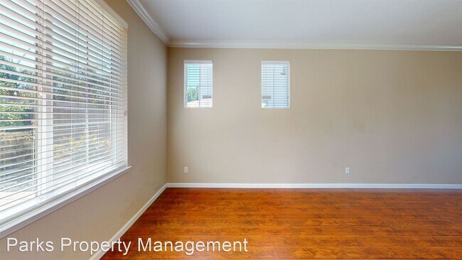 Building Photo - 4 br, 2.5 bath House - 658 Ray St.