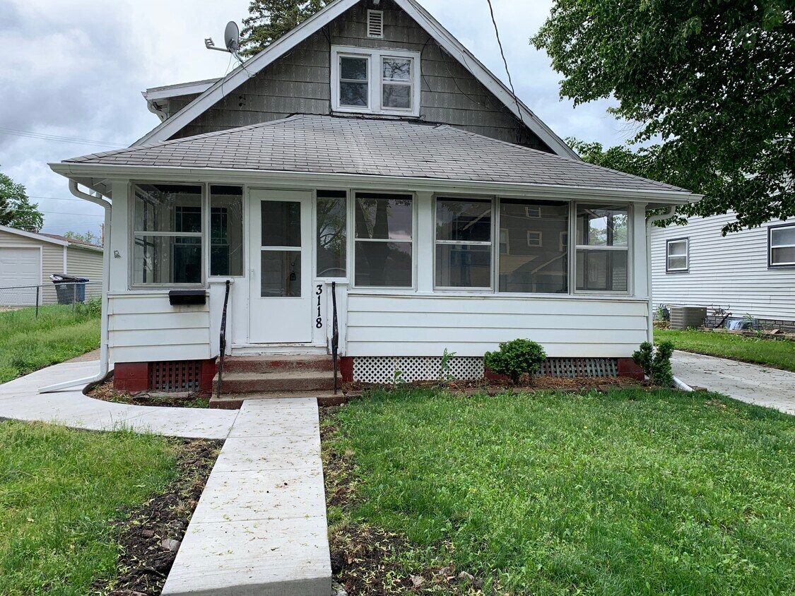 Primary Photo - 3118 Columbia St
