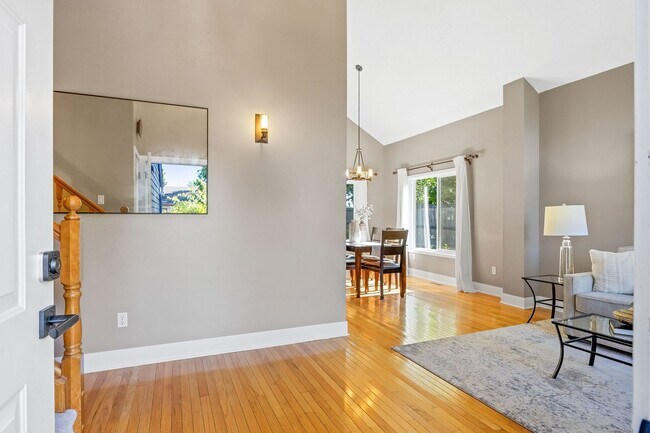 Foto del edificio - Month to Month Beautiful Spacious 3bed 2.5...