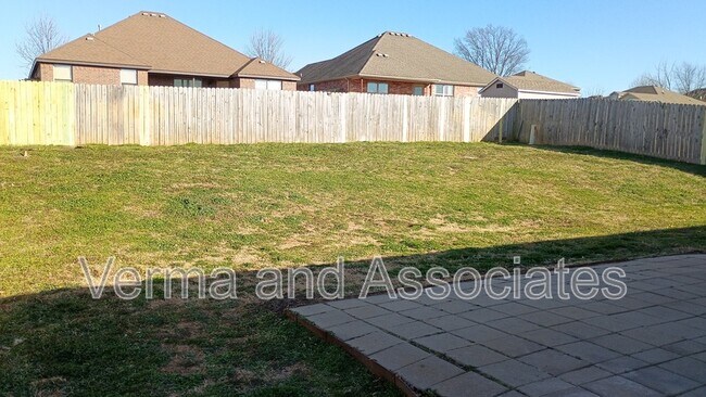 Foto del edificio - 905 SW Loudon Dr