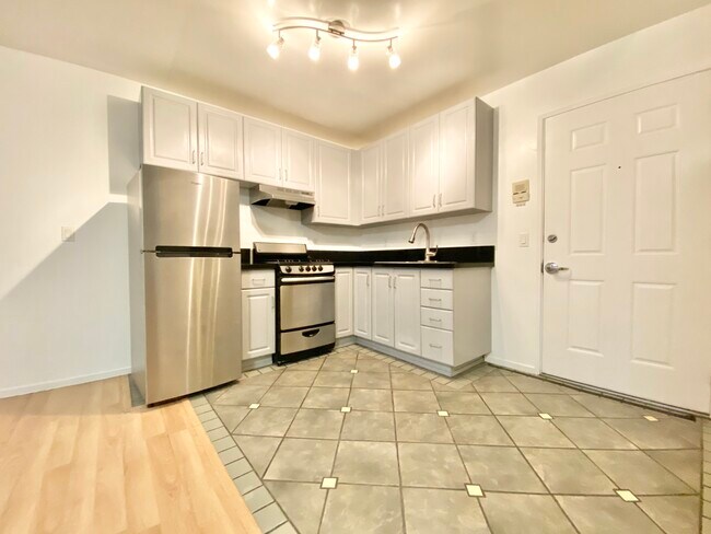 Building Photo - 403 S Alvarado St