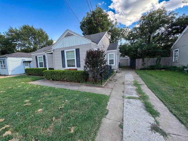 Building Photo - 1615 Keeler Ave