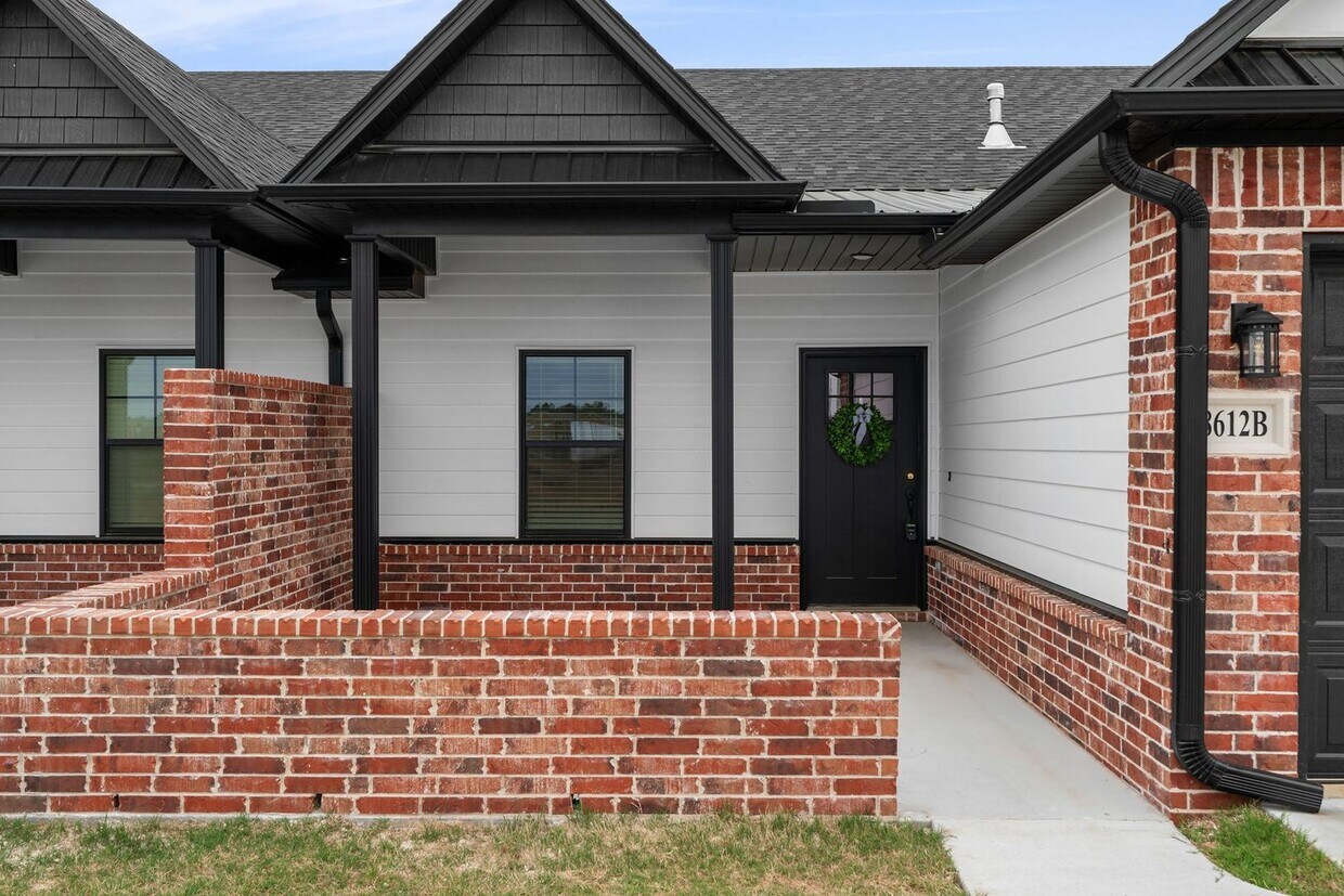 Primary Photo - Beautiful New Abbington Subdivision! $1000...
