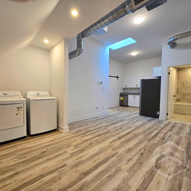 Photo du bâtiment - BRAND NEW 1-bedroom Apartment in Norwich!!