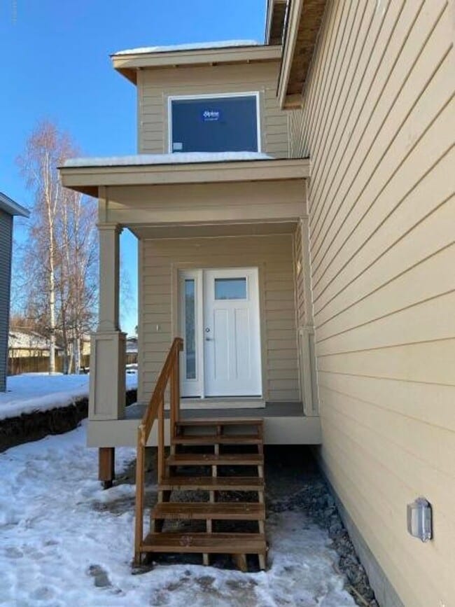 Building Photo - South Anchorage 3 Bedroom Duplex!