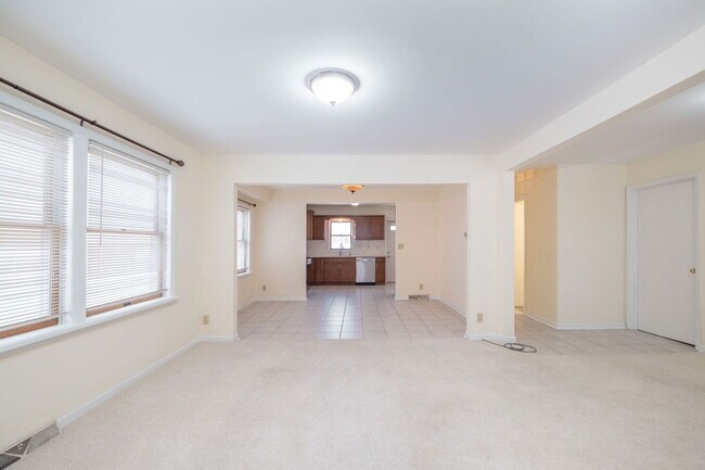 Building Photo - 3609 N Murray Ave