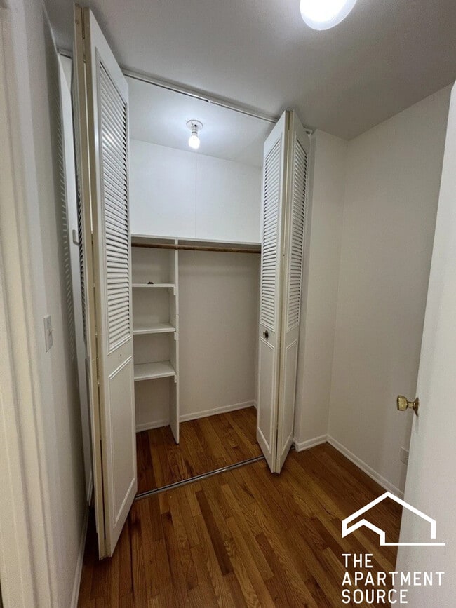 Foto del edificio - 6250 N Kenmore Ave