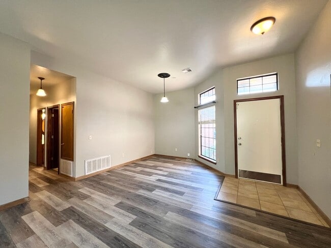 Photo - ?Edmond Home with Fireplace ?