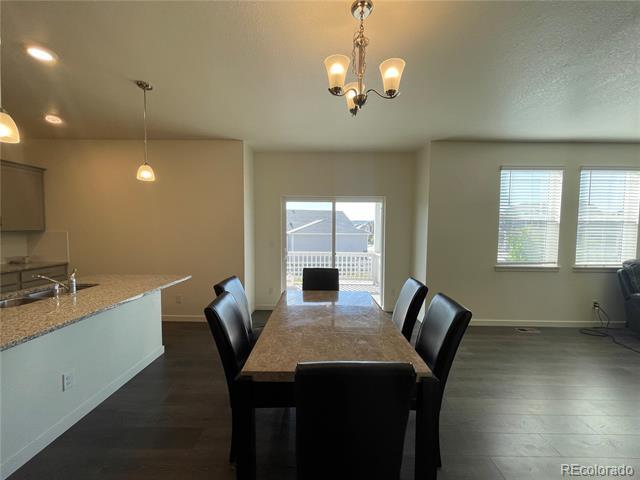 Foto del edificio - 2224 Rosette Ln
