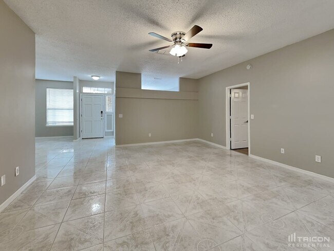 Foto del edificio - 8911 Country Bend Cir N