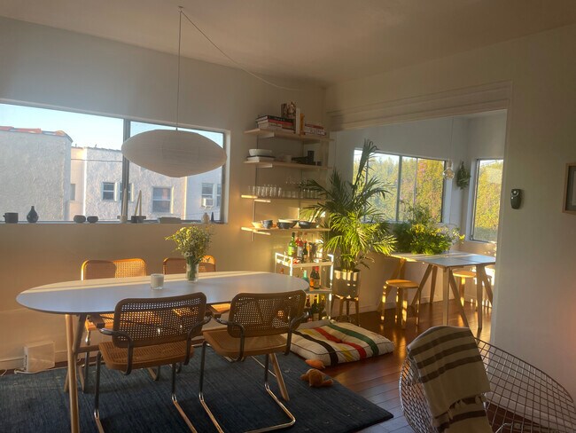 Foto del edificio - 1323 S Mansfield Ave