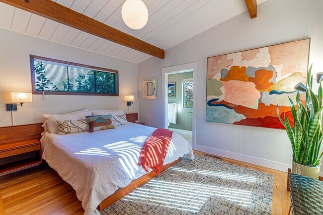 Foto del edificio - 1560 Ronne Dr